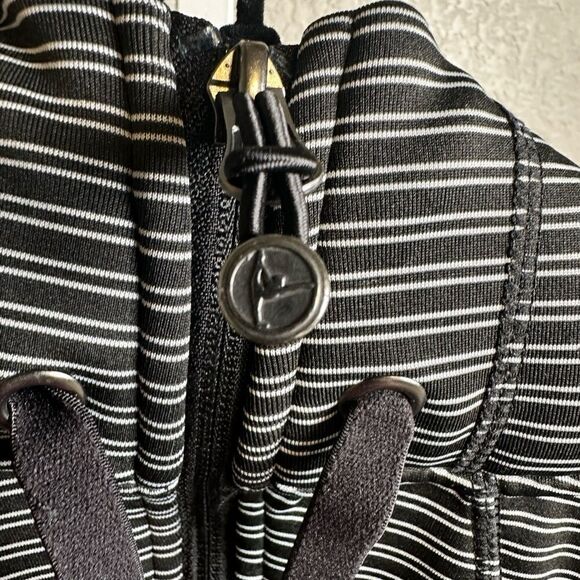 EUC 90 Degrees by Reflex Black White Micro Stripe Athletic Yoga Zip Jacket - SM - Picture 9 of 9